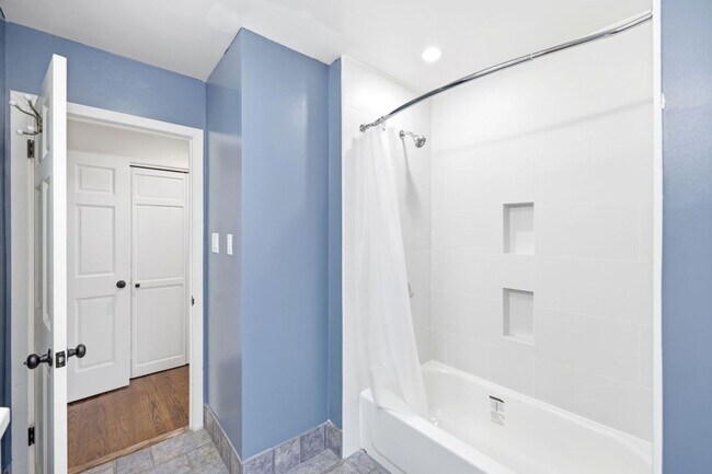 Building Photo - 2973 Arguello Dr