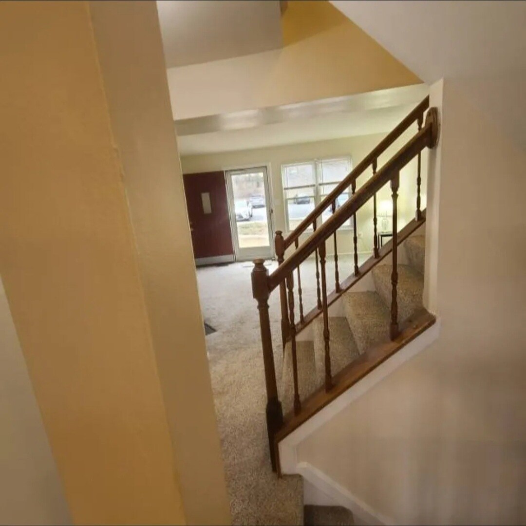 Building Photo - 15205 Valley Stream Dr