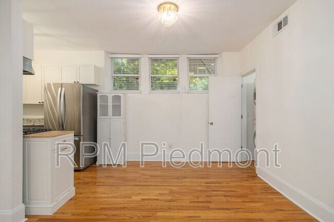 Building Photo - 741 Frederica St NE