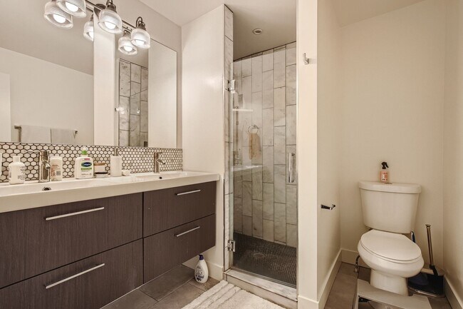 Building Photo - Updated 3BD/ 2BA home in Denver, CO! Available January 1st