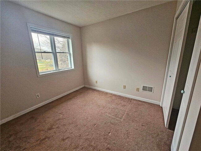 Building Photo - 118 Main St