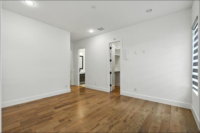 Building Photo - 3523 N Versailles Ave