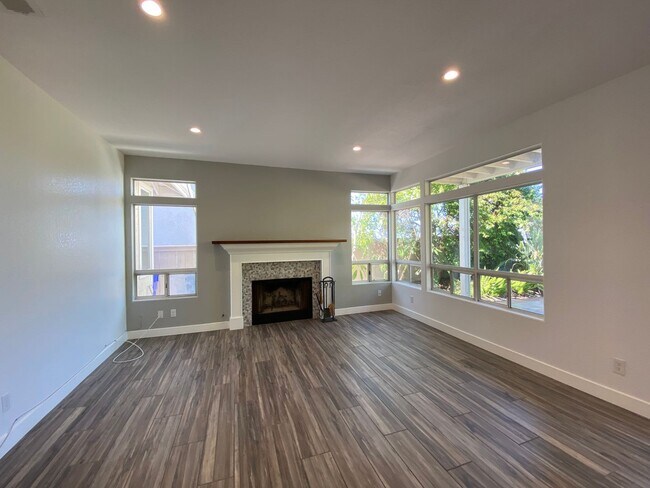 Building Photo - Stunning 4 bedroom Home with a Pool locate...