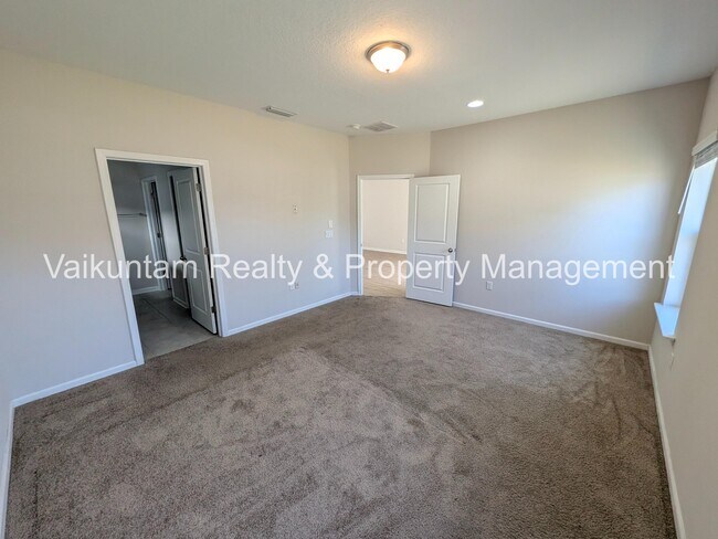 Building Photo - 100 Golden Fern Dr