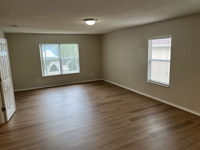 Building Photo - Single family home with lawncare included