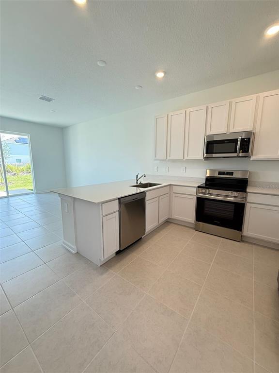 Building Photo - 2633 Skyline Lp