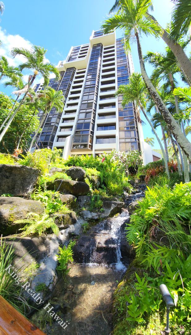 Building Photo - 521 Hahaione St