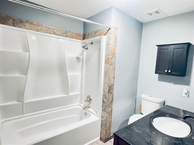 Building Photo - 2413 University Dr