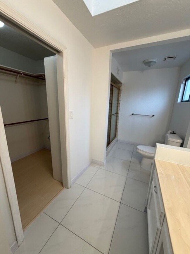 Building Photo - 3428 Eastview Ct