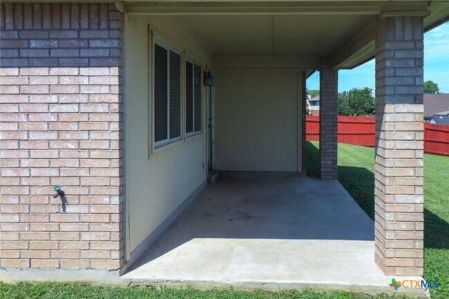 Building Photo - 1805 Lobrecht Ct