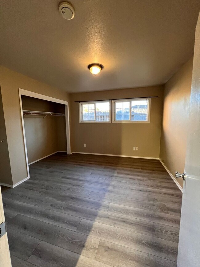 Building Photo - 274.5 Hathway Alley