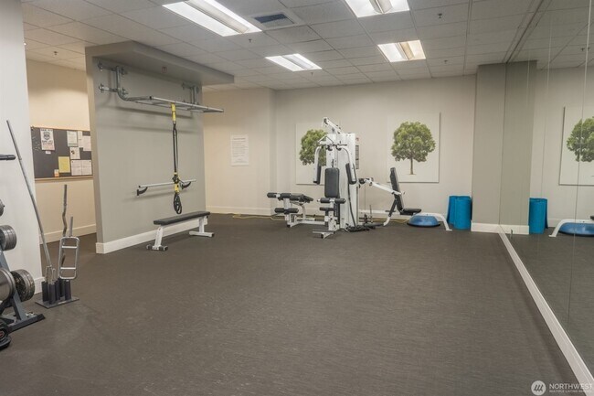 Building Photo - 0Bd/1Ba Seattle Condo