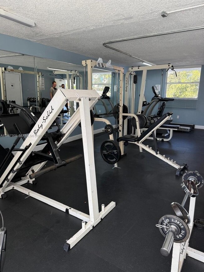 Building Photo - 1801 S Treasure Dr