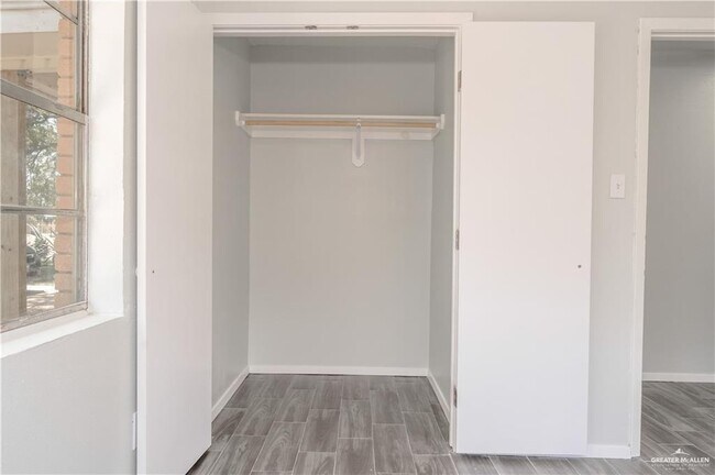 Building Photo - 25 Quince Ave