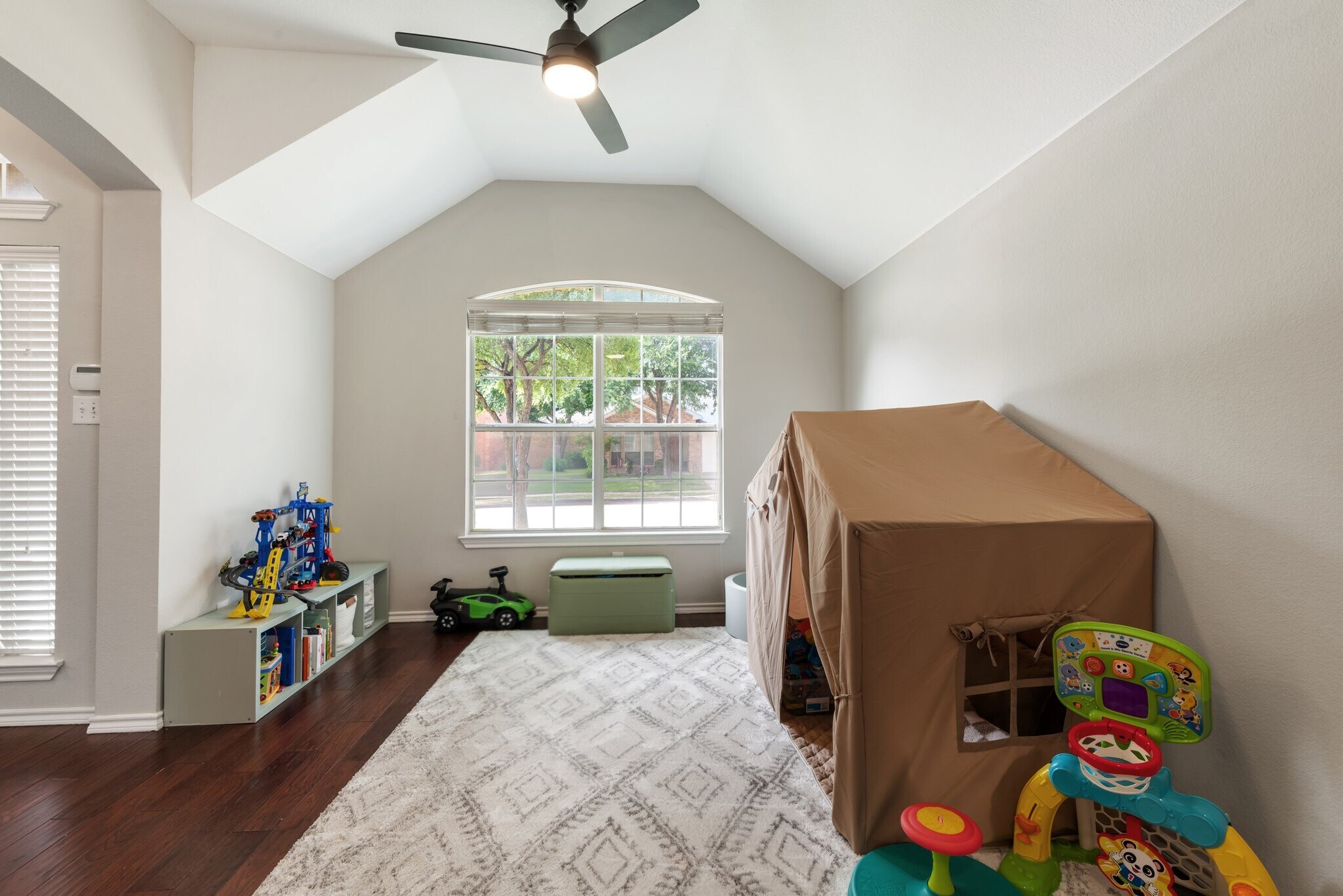Building Photo - 5804 Parkplace Dr