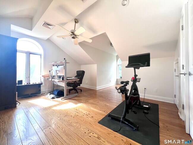 Building Photo - 32 Regents Pk