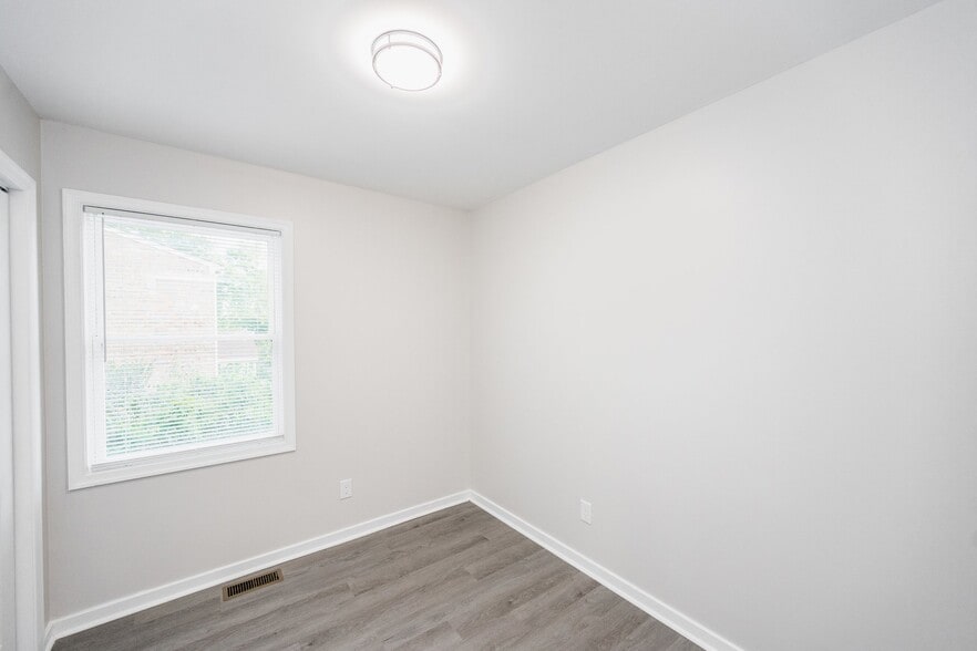 Building Photo - 1008 8th St