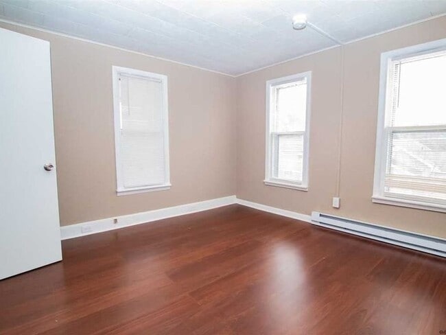 Building Photo - 3 Bedroom Single Family Home in Gloversville