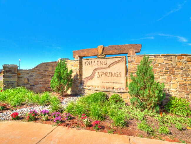 Building Photo - 4 Bedrooms/2 Baths in Falling Springs Addition - Deer Creek Schools - Community Pool