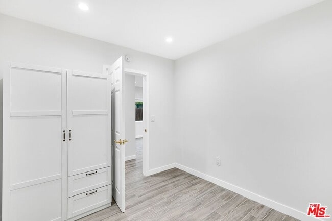 Building Photo - 40 Rose Ave