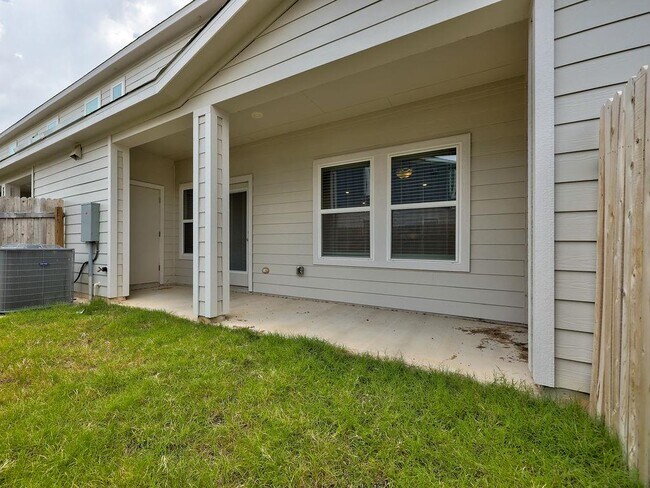 Building Photo - 1850 Settlers Glen Dr