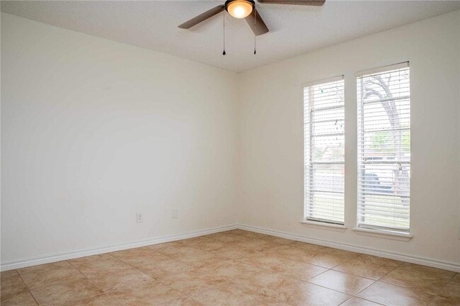 Building Photo - 9563 Goldfinch Cir