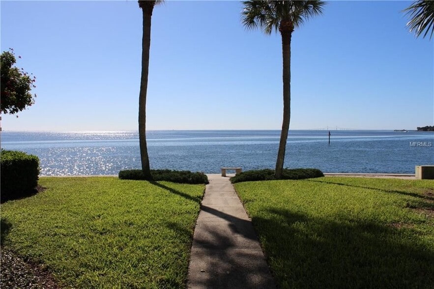 Building Photo - 5132 Beach Dr