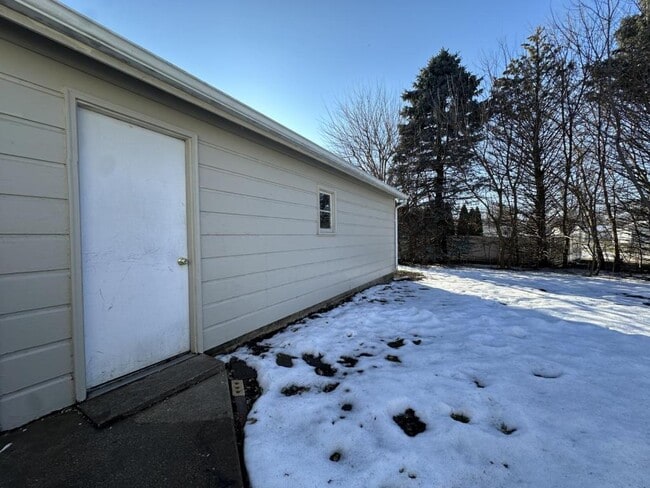 Building Photo - 1368 Spruce Ave