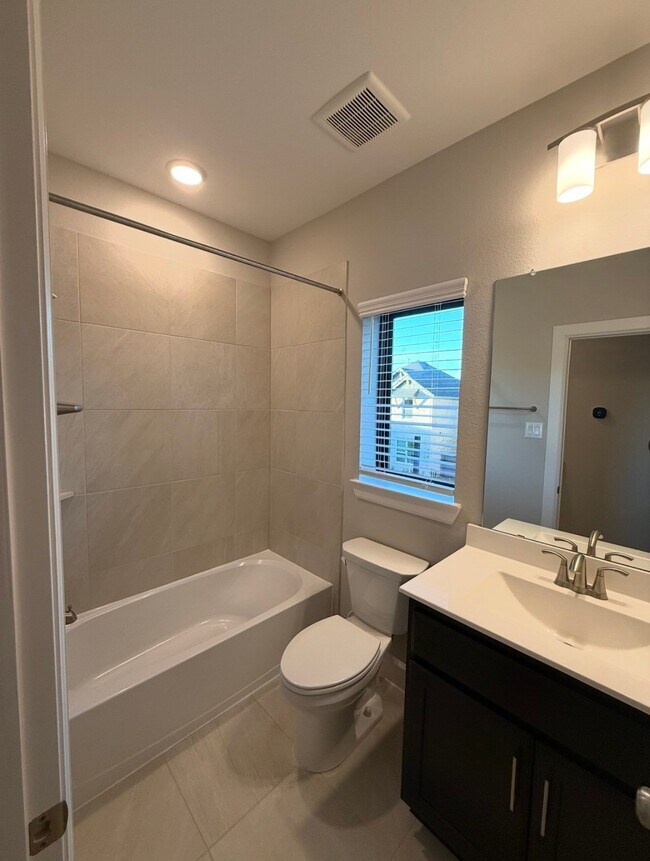 Building Photo - 3223 Full Bellied Ln