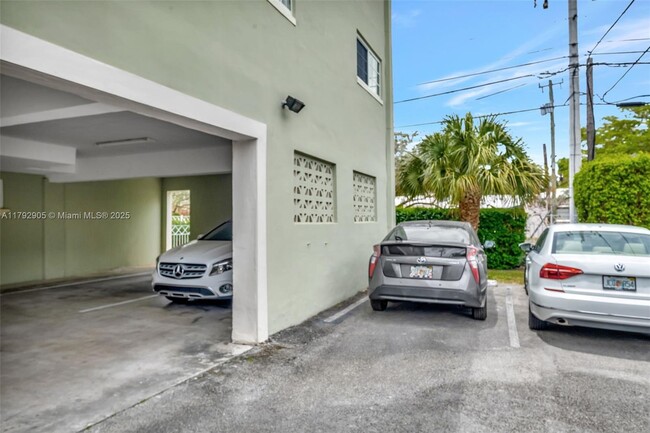 Building Photo - 45 Antilla Ave
