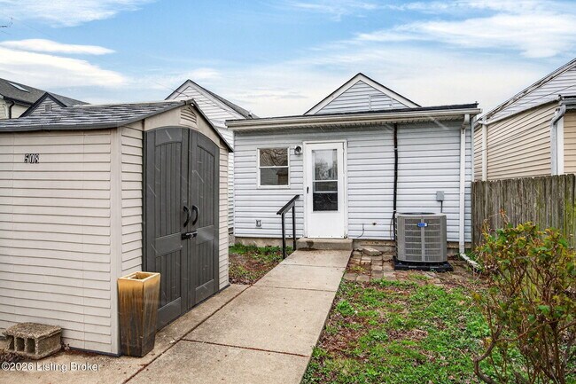 Building Photo - 508 Lilly Ave