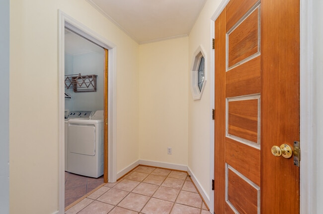 Building Photo - 4344 University Dr