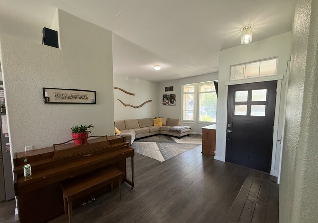 Building Photo - CHARMING & STRESS-FREE LIVING IN NORTHWEST MERIDIAN