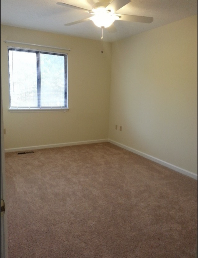 #2 Bedroom with large closet AVAILABLE - 947 Lora Ln