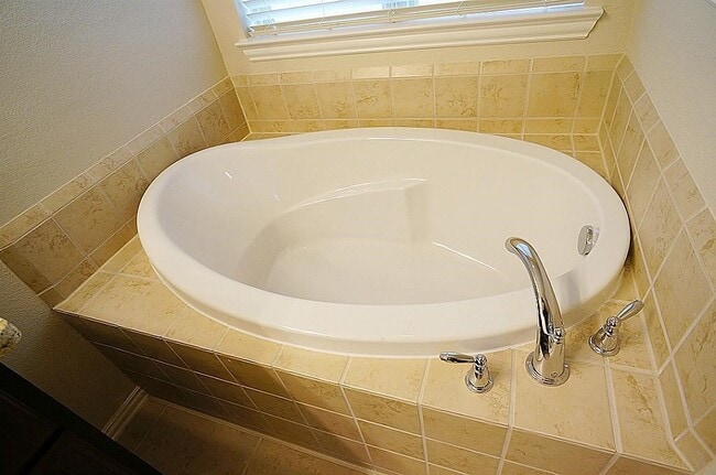 Building Photo - 29015 Davenport Dr