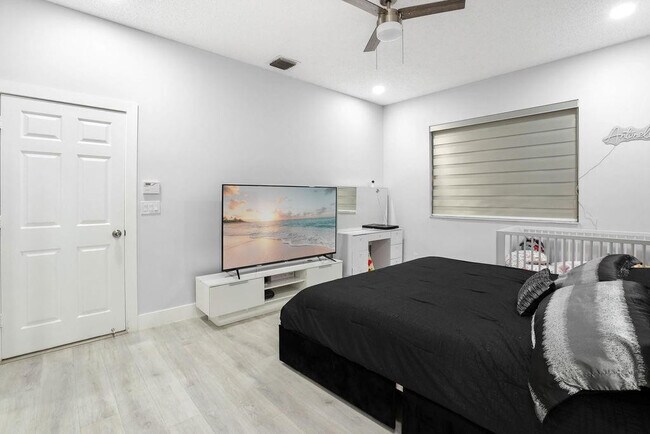 Building Photo - 4812 NW 19th St