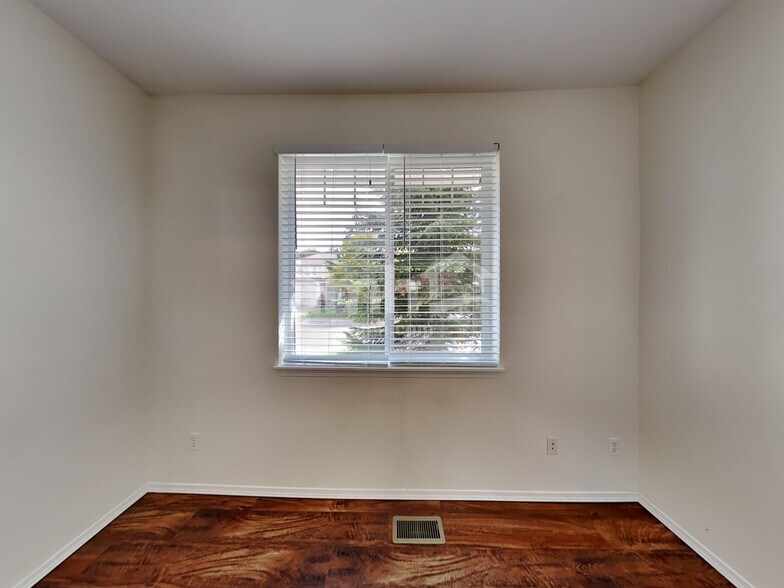 Building Photo - 1639 182nd St E