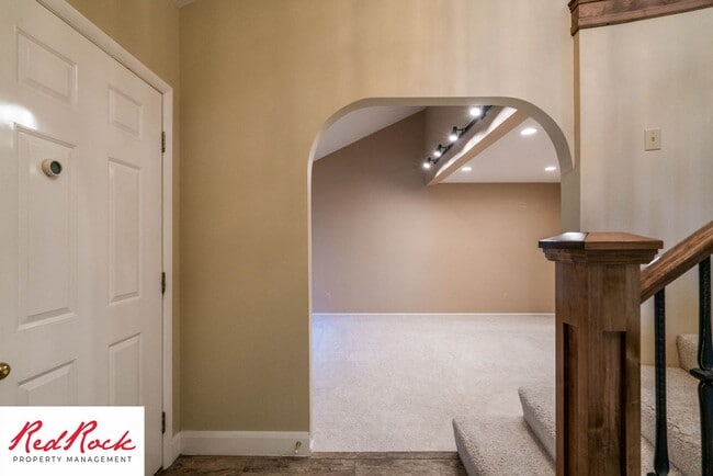 Building Photo - Spacious 5 Bedroom Home in A Quiet Communi...