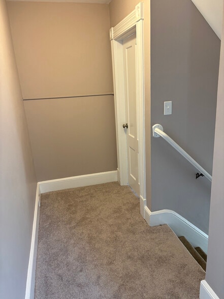 Second Floor landing - 206 Echo Lake Rd