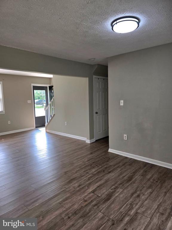 Building Photo - 8313 Gibbons Dr