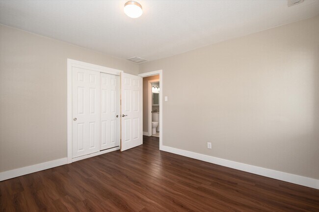 Building Photo - 5290 Highline Pl