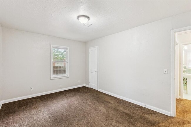 Building Photo - 306 W Mimosa Dr