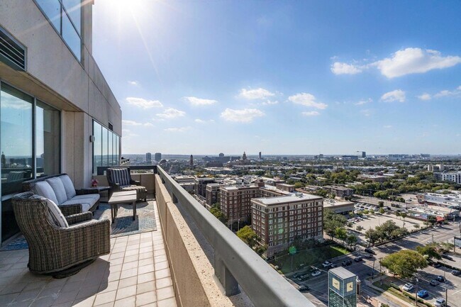 Building Photo - 3111 Welborn St