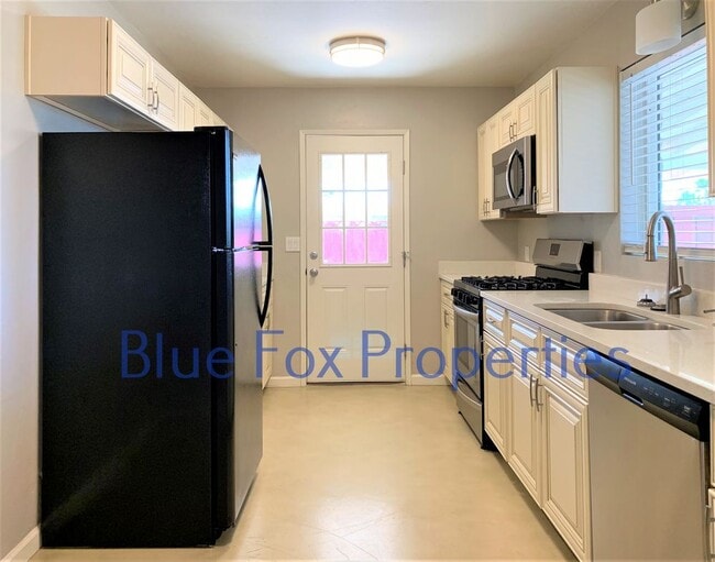 Building Photo - 602 N Palo Verde Blvd