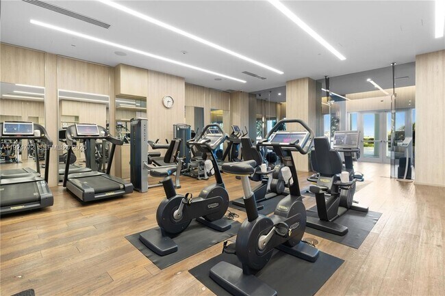 Building Photo - 2711 S Ocean Dr