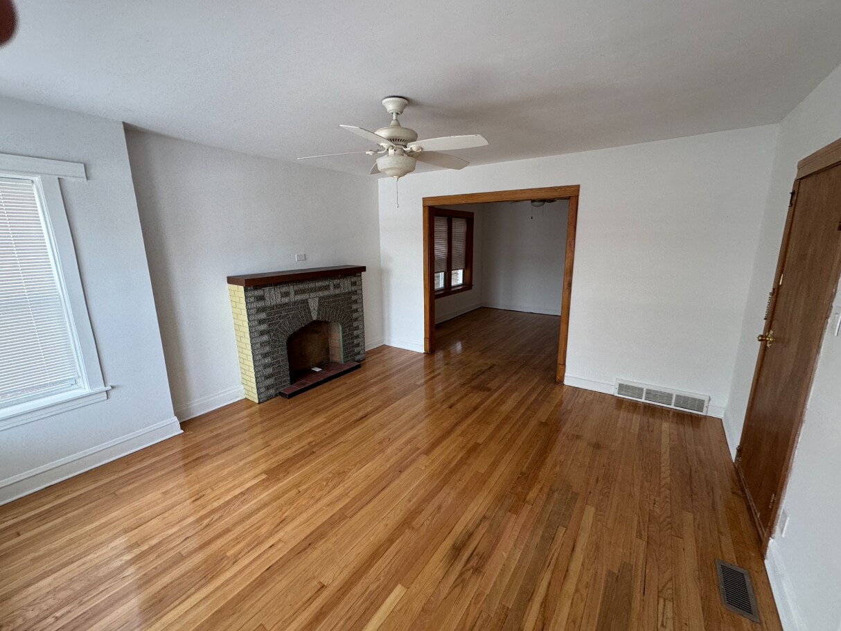 Building Photo - 2944 N Luna Ave