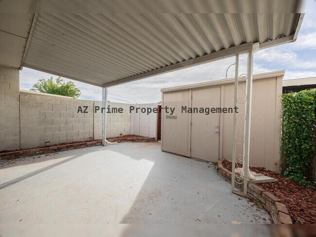 Building Photo - 225 N Standage