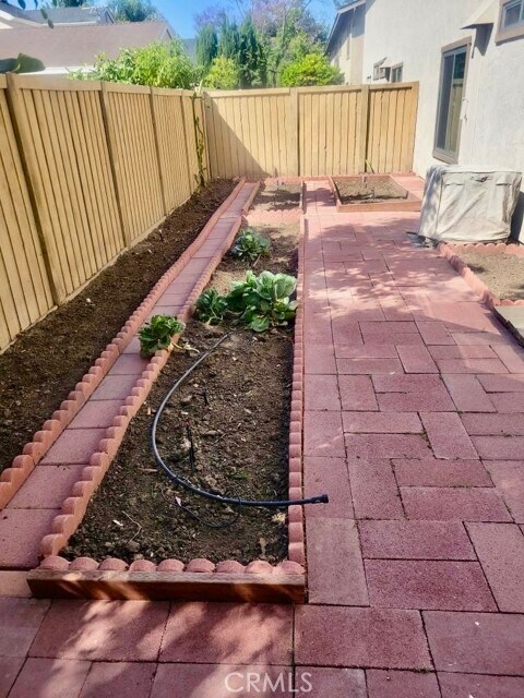 Building Photo - 35 Smokestone