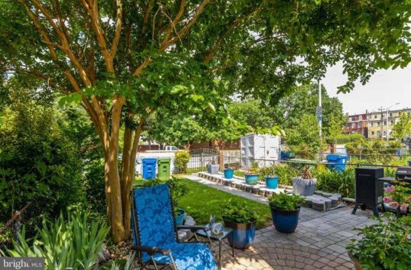 Building Photo - 1812 N Spring St