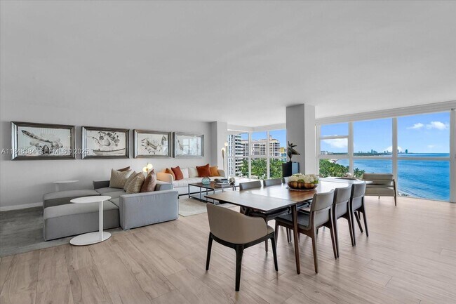 Building Photo - 600 Grapetree Dr